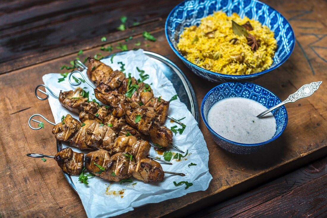 Grilled chicken kebab with a yoghurt sauce and rice