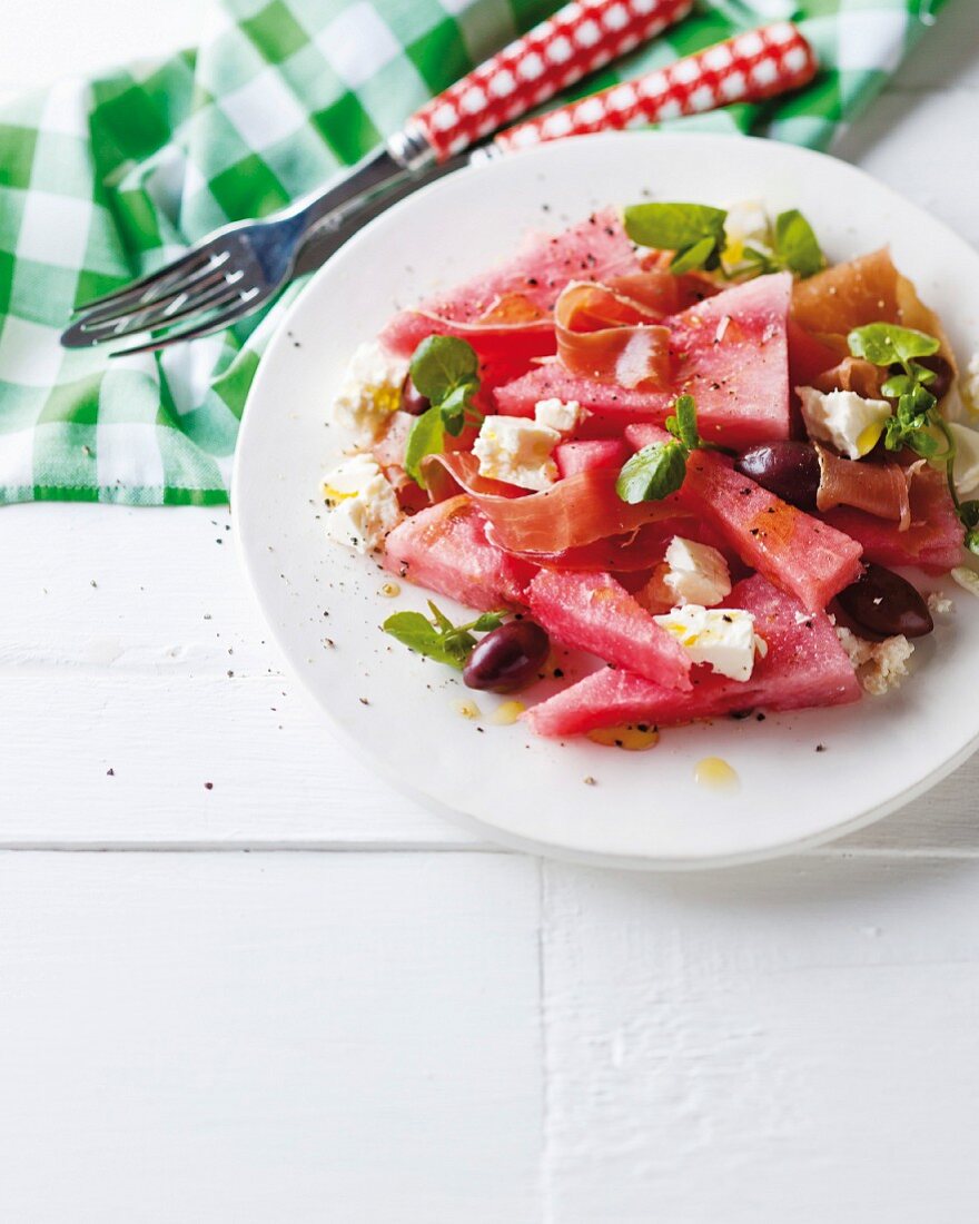 Wassermelonensalat mit Parmaschinken, Feta und Balsamicodressing