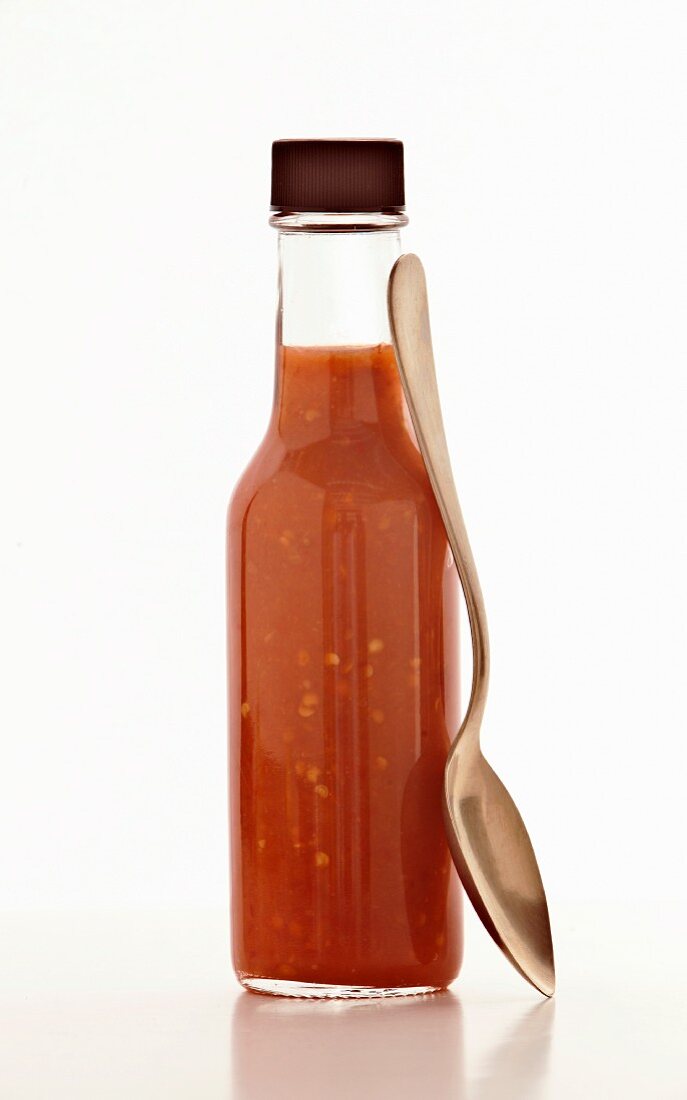 Scharfe Chilisauce in einer Flasche