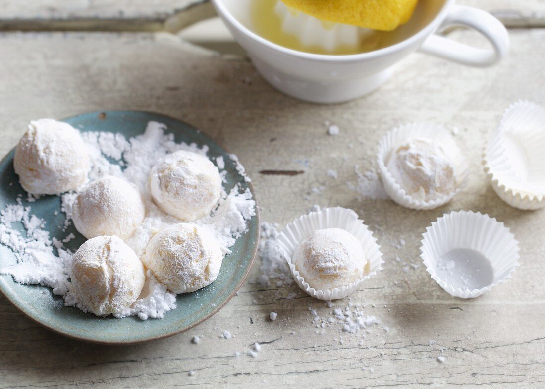 Lemon truffles dusted with icing sugar