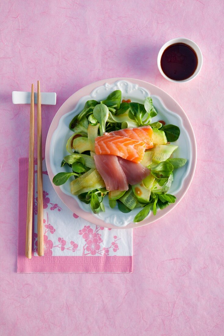 Sashimi-Salat mit Ingwerdressing