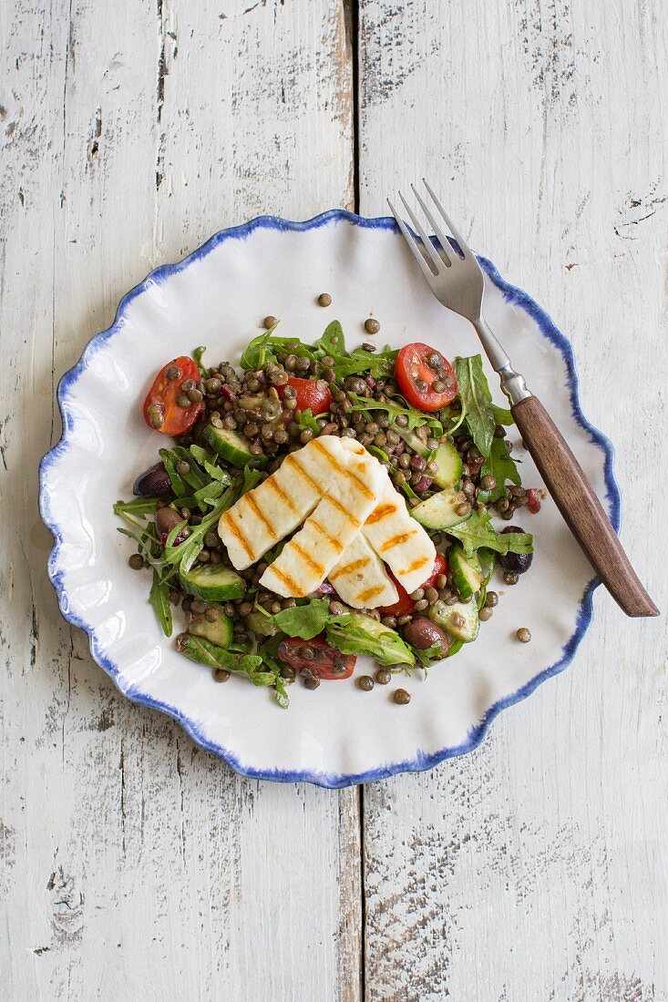 Greek salad with lentils and halloumi cheese