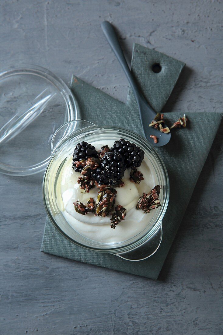 Yoghurt with crunchies and blackberries