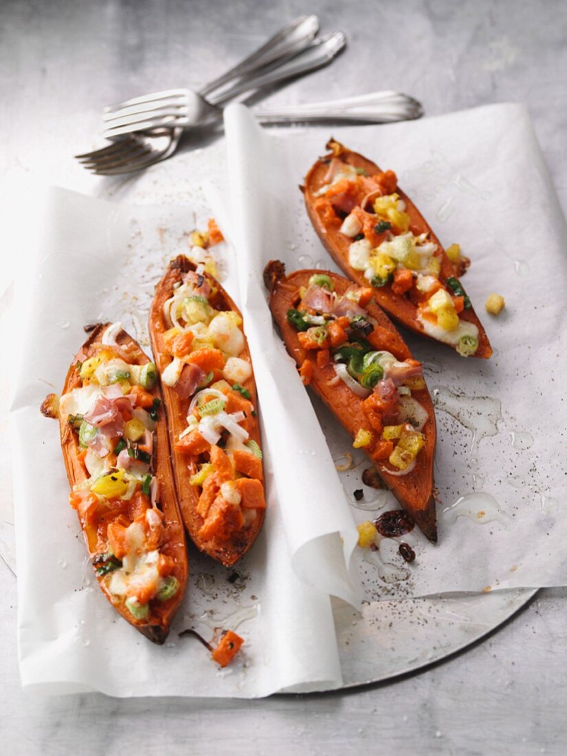 Sweet potatoes filled with pineapple, ham and mozzarella