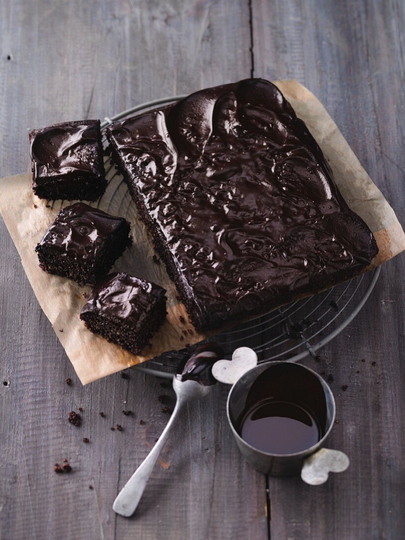 Fudge brownies with quinoa and chocolate glaze
