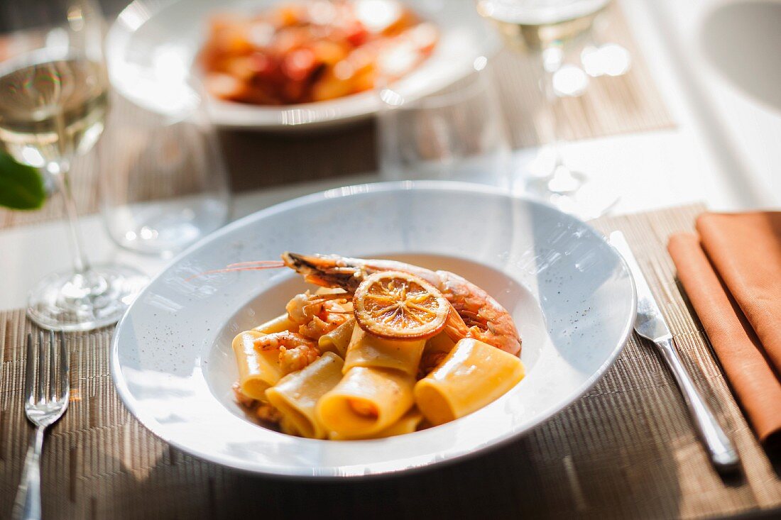 Paccheri con gamberi ed arancia (pasta with prawns and oranges, Italy)