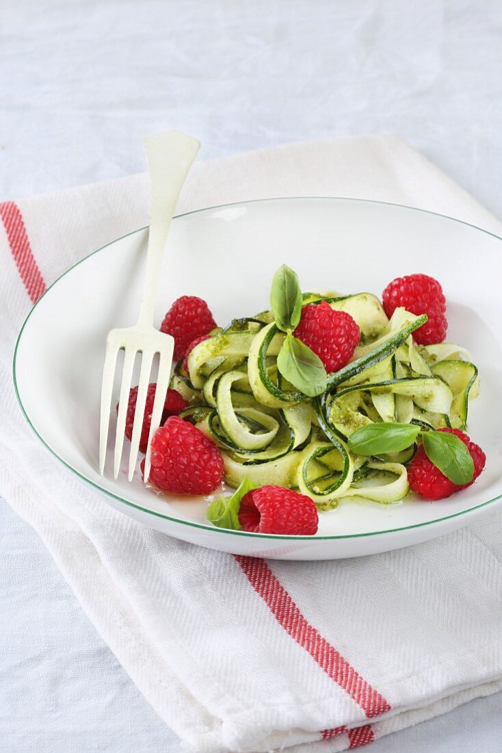 Courgettes with raspberries and pesto