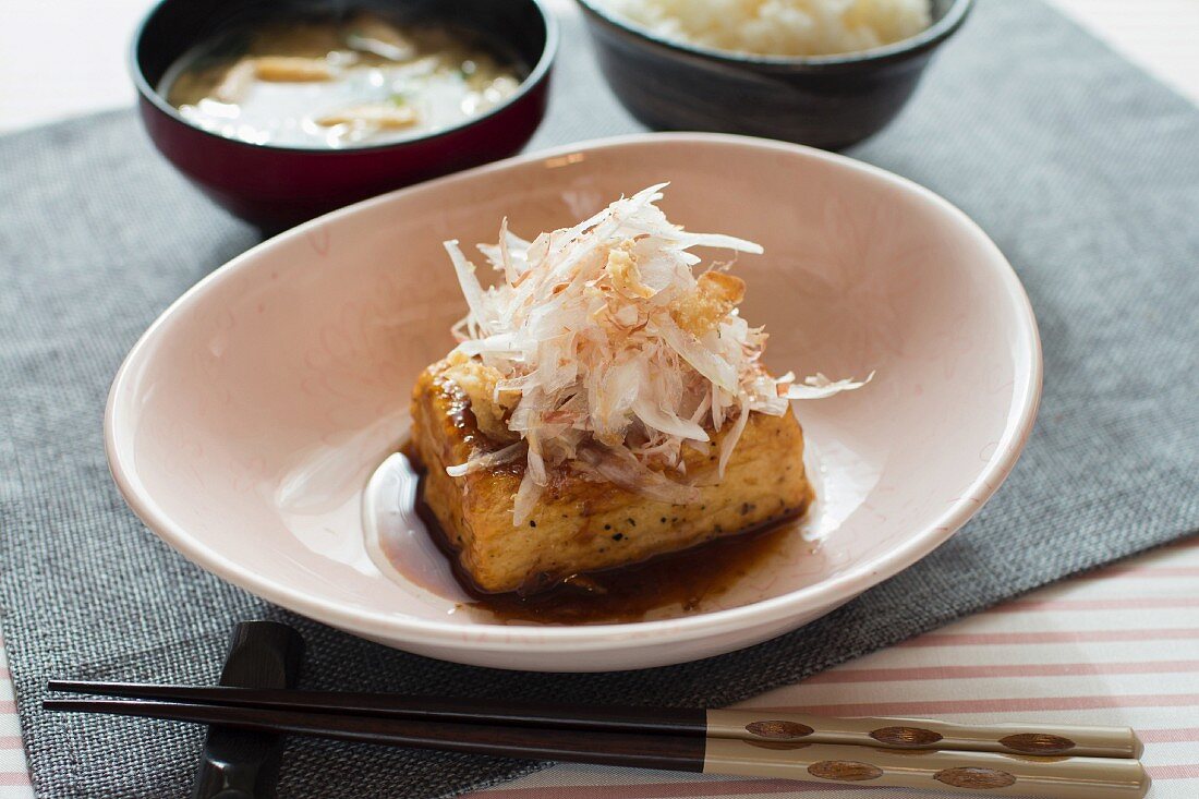 Tofu-Steak mit Zwiebeln (Japan)