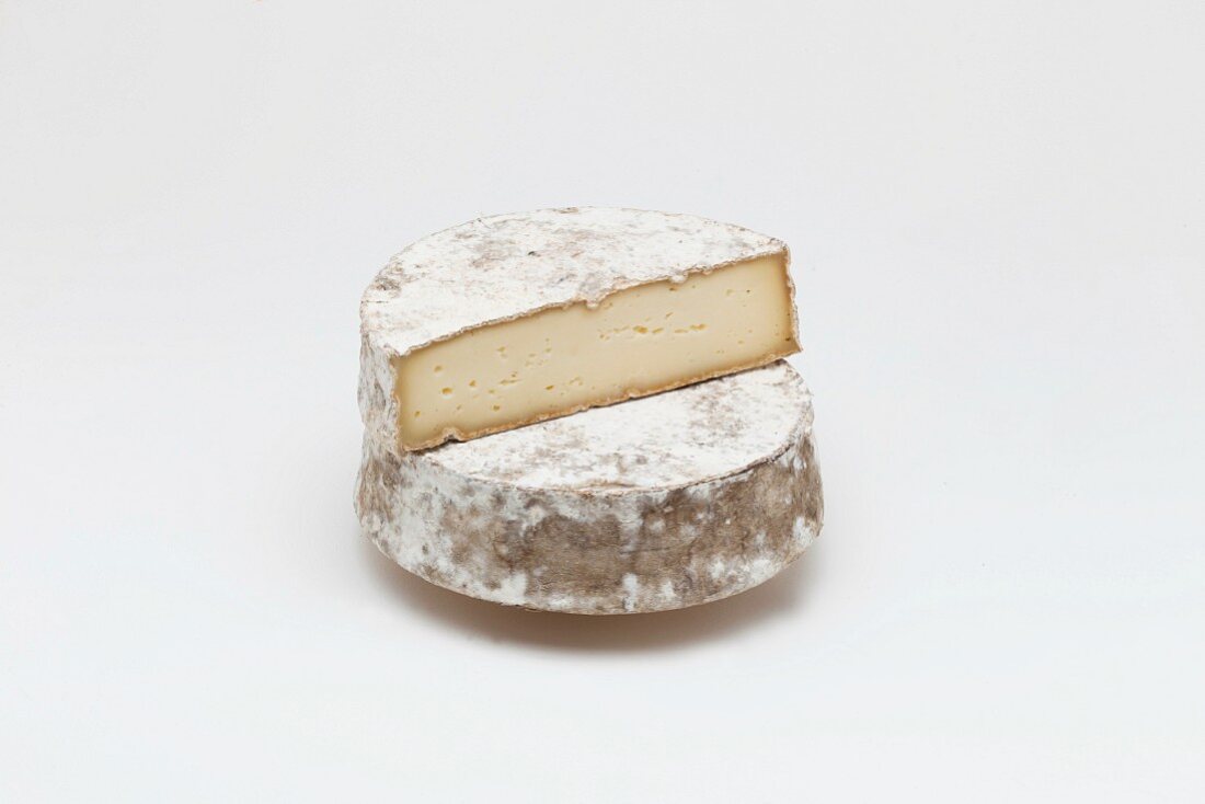 Tome des Bauges (cheese from Savoy, France)