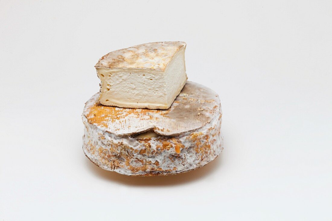 Tomme crayeuse (cheese from Savoy, France)