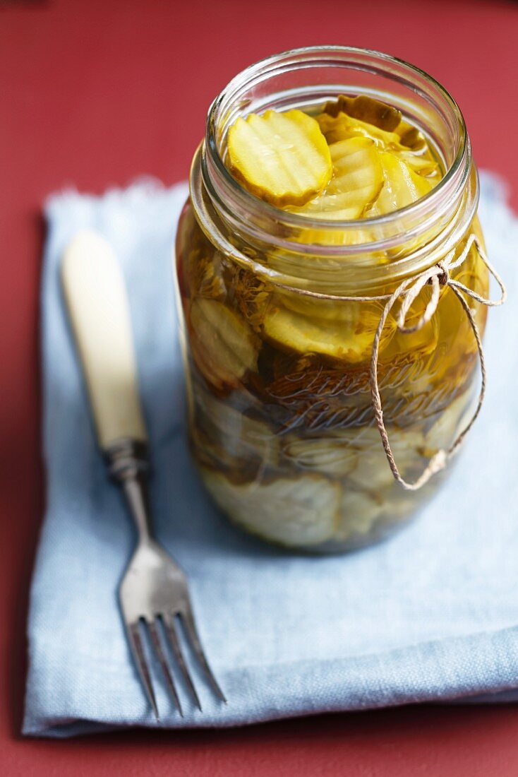 Sweet and sour pickled cucumbers