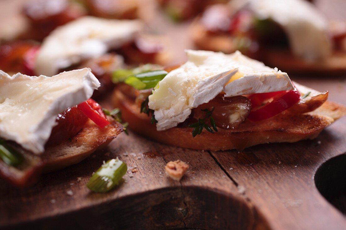 Grilled bread topped with brie and spicy dates