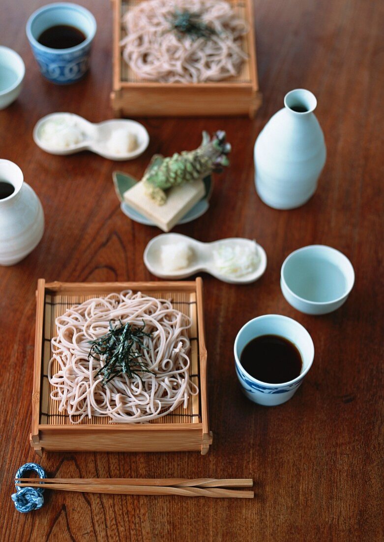 Zaru Soba & Tsuyu (Kalte Buchweizennudeln mit Sojasauce, Japan)