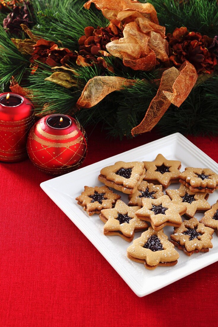 Christmas jam sandwich biscuits