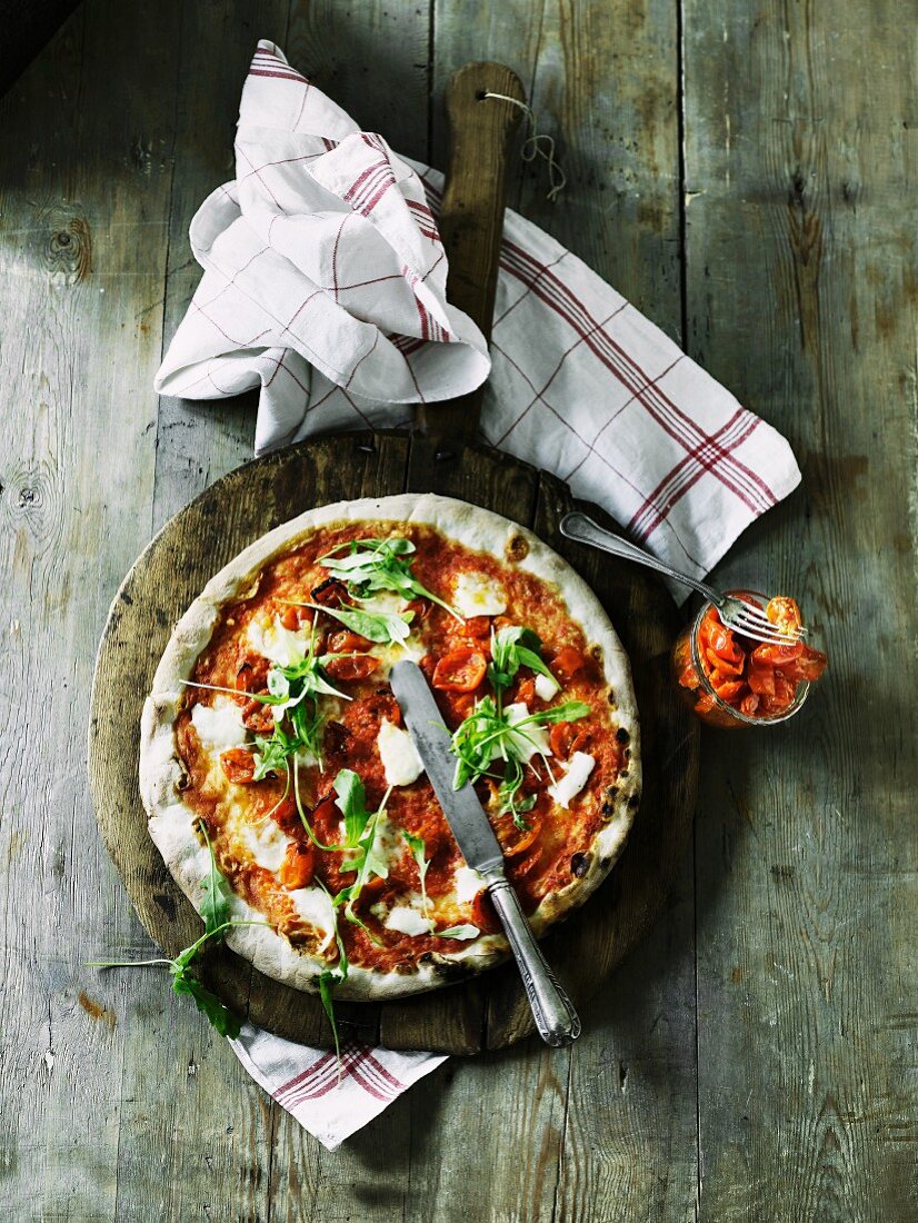 A tomato, mozzarella and rocket pizza