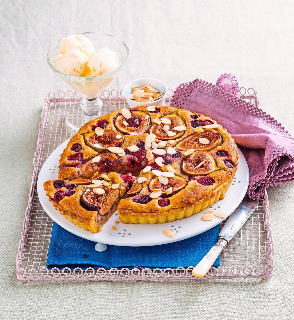 Karamellisierte Feigen-Frangipane-Tarte mit Mandelblättchen