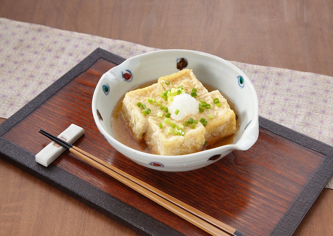 Gebratener Tofu mit Frühlingszwiebeln (Japan)