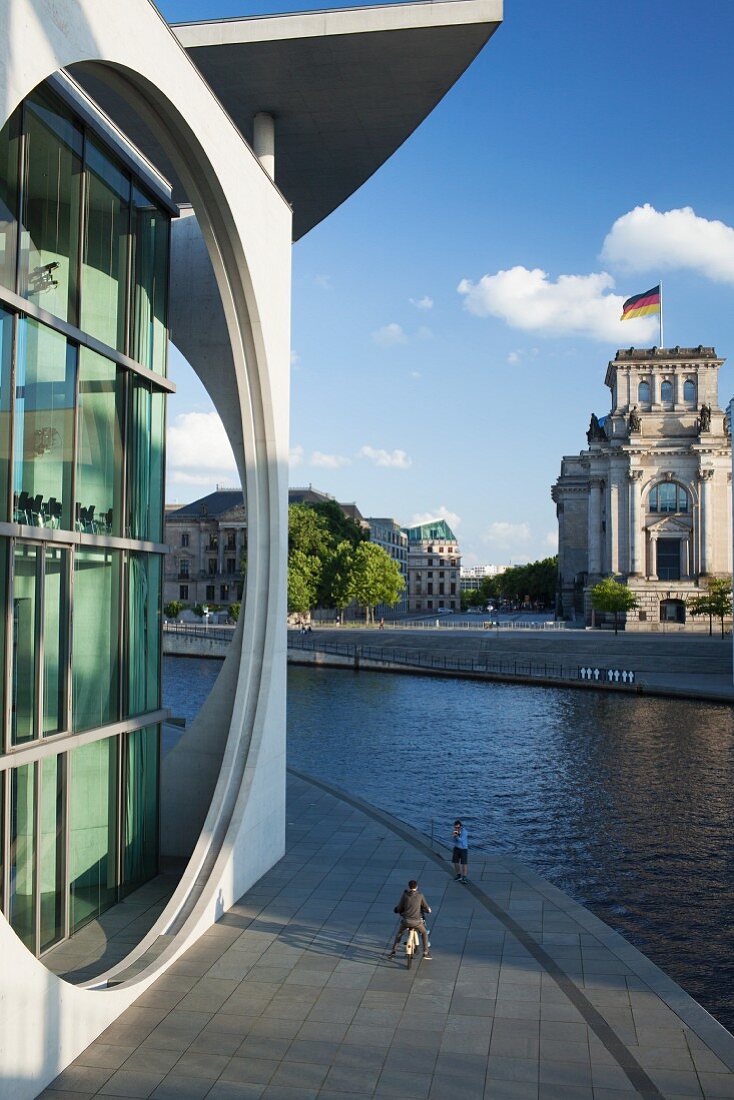 Berlin, Blick vom Spreebogen auf Regierungsviertel