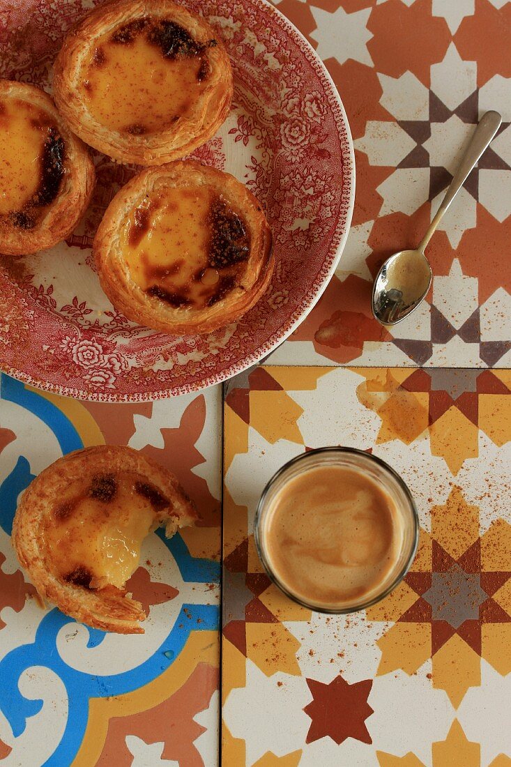 Vanilla pudding tartlets and an espresso