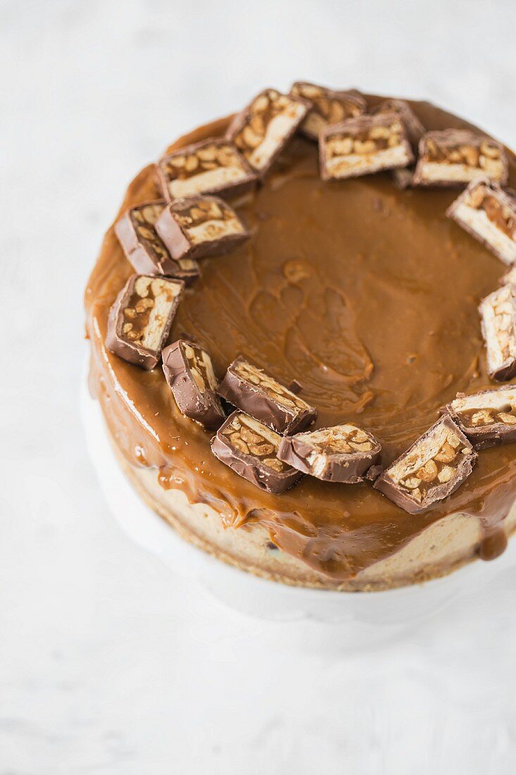 Snickers Cheesecake mit Karamell-Ganache