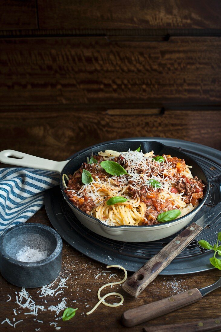Spaghetti bolognese with Parmesan and basil