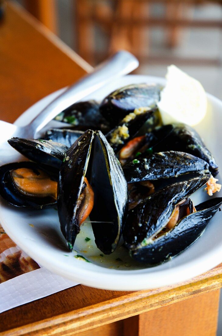 Mussels with garlic and parsley