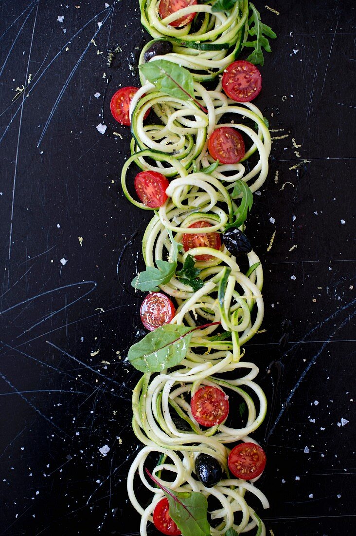 Spiral courgette salad with cherry tomatoes