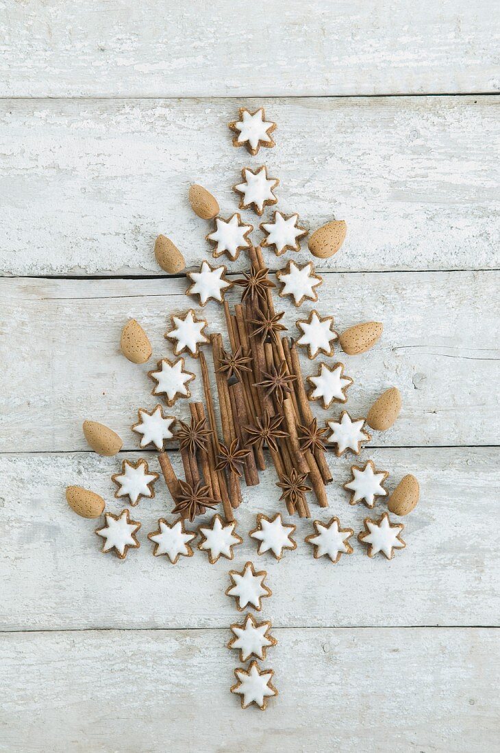 A Christmas tree made of cinnamon star biscuits, anise stars, almond and cinnamon sticks