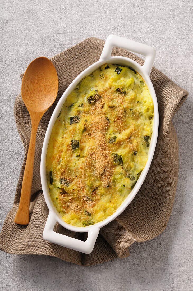 Zucchinigratin mit Brotbröseln