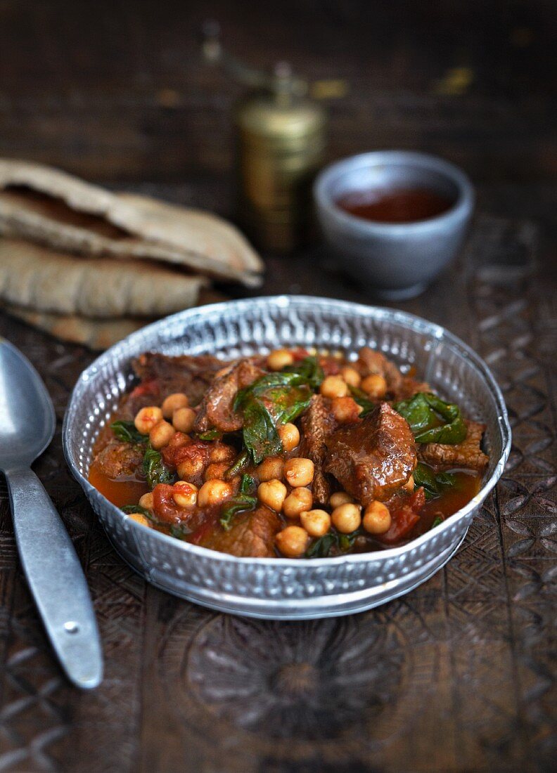 Indian curry with chickpeas and spinach