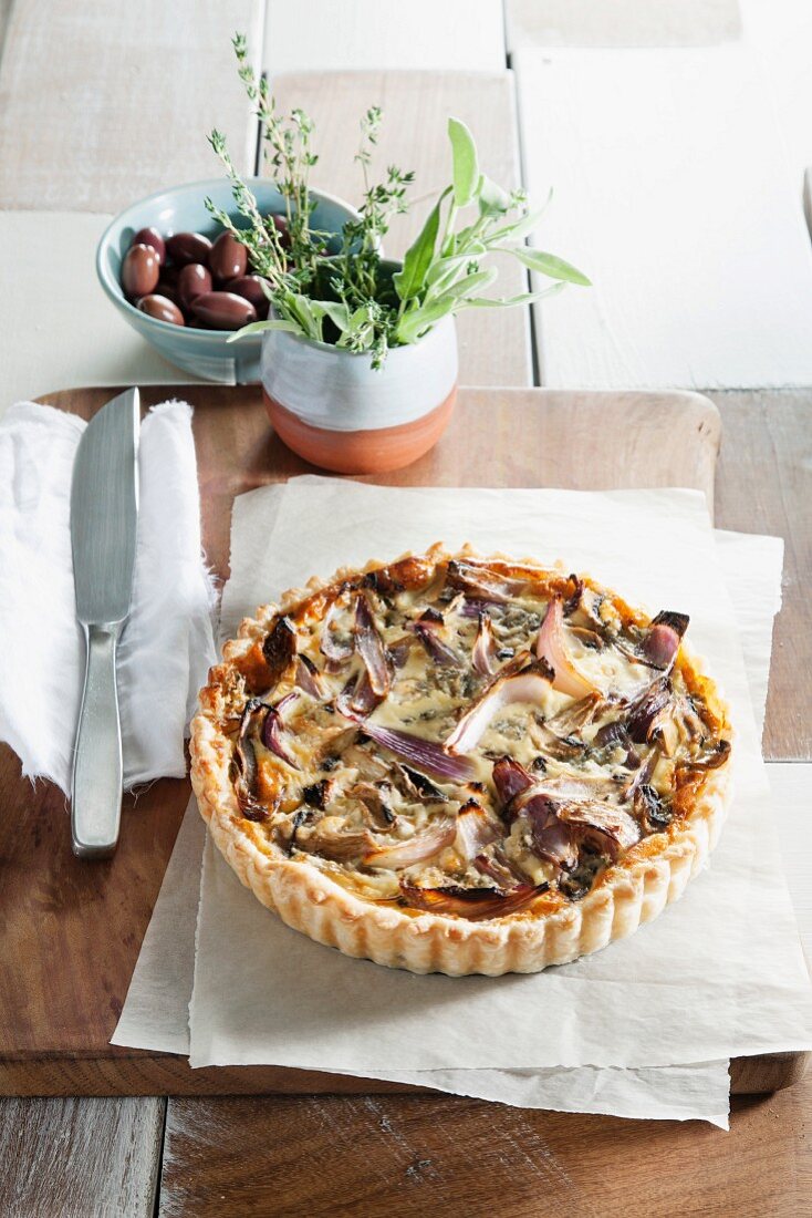Red onion quiche with mushrooms and date honey