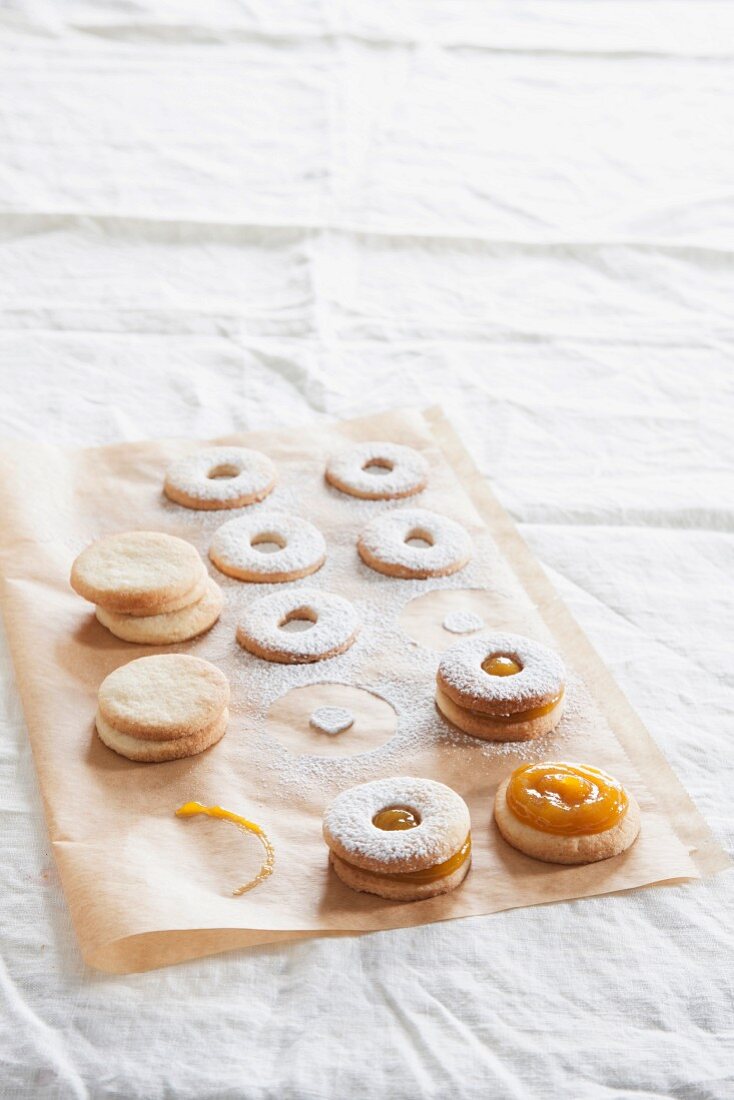 Sandwich Cookies mit Mangocreme