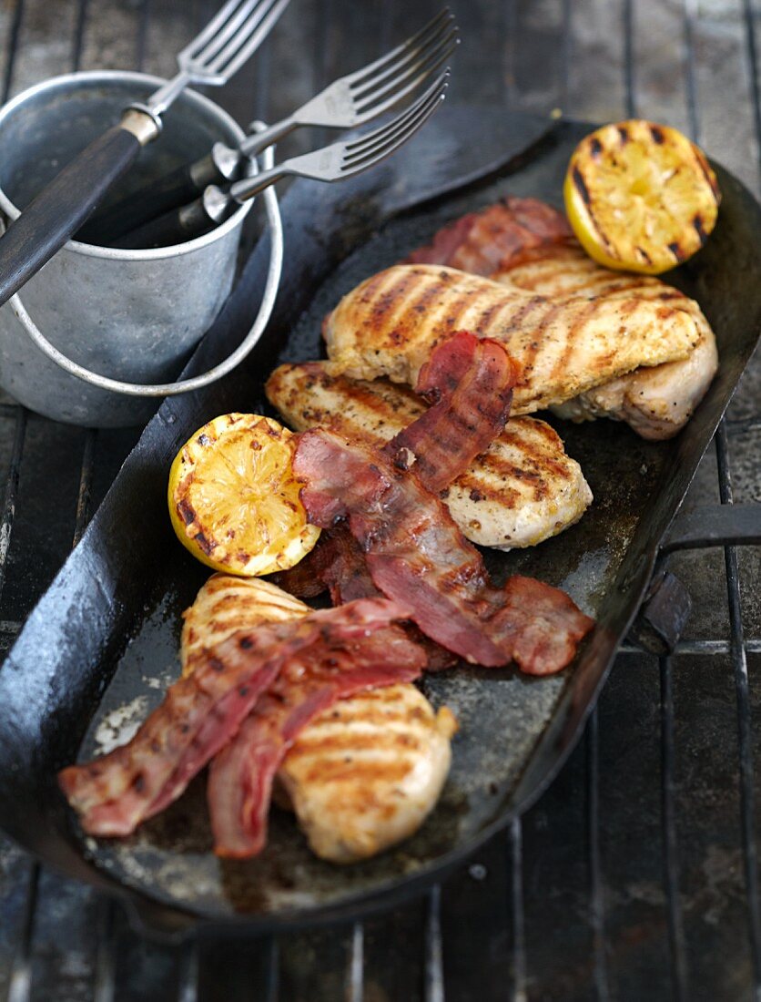 Grilled chicken breast with lemons and bacon