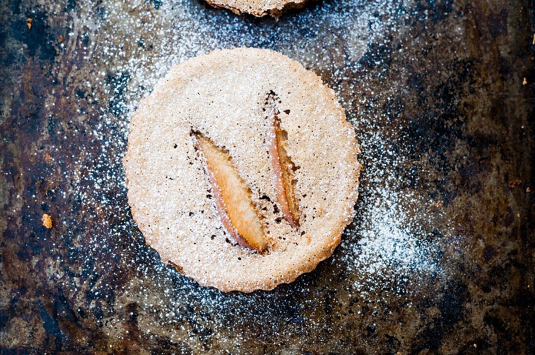 Pear tartlet with icing sugar (seen above)