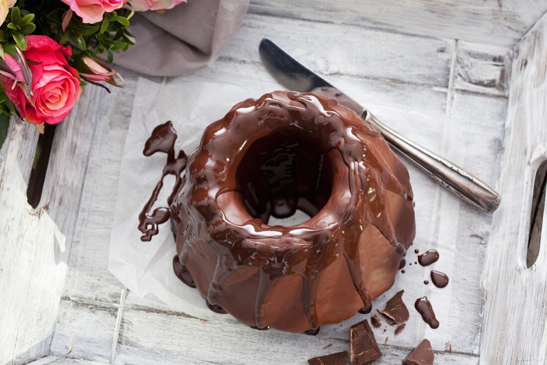 A Bundt cake with chocolate glaze (seen from above)