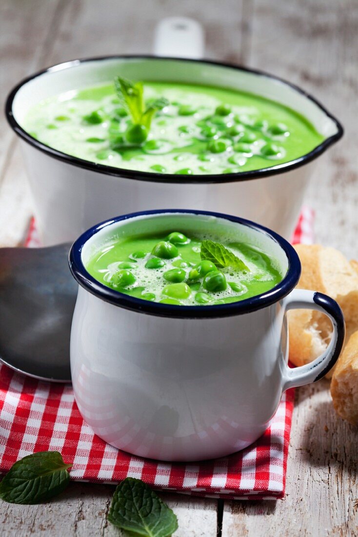 Pea soup with mint in an enamel mug