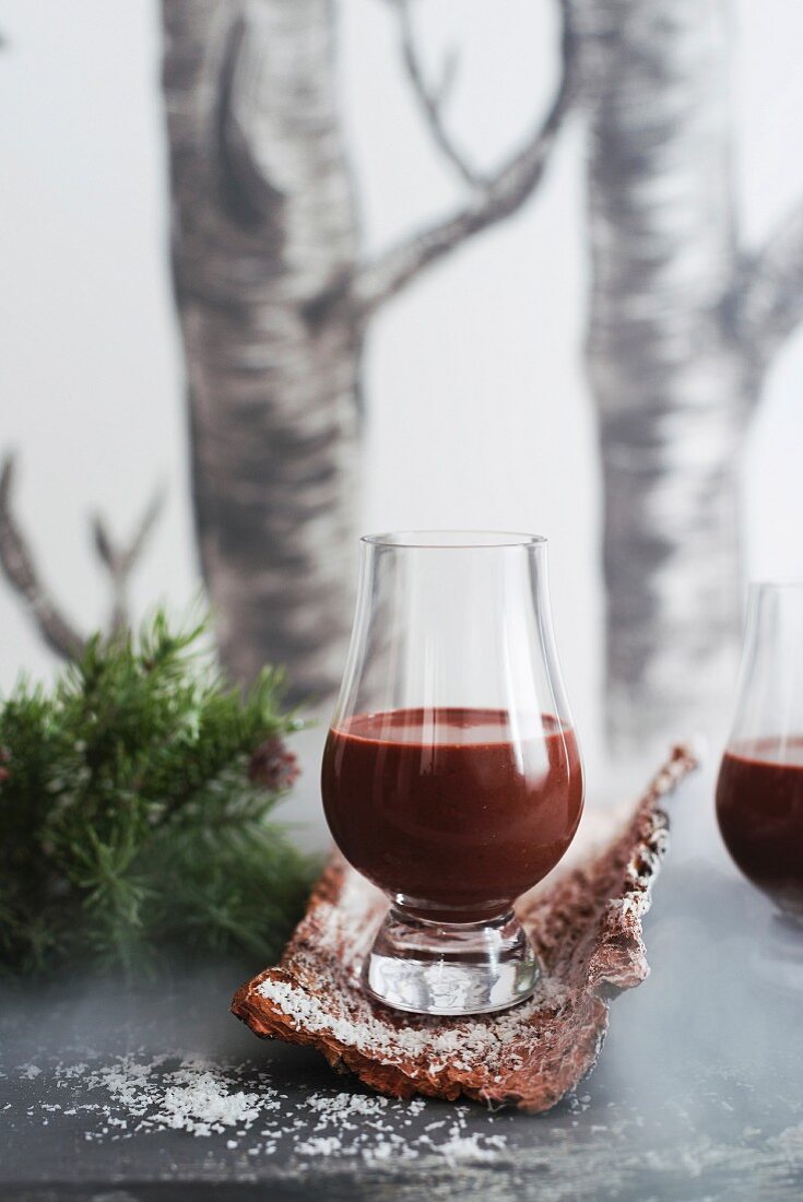 Selbstgemachter Schokoladen-Kokosnuss-Likör zu Weihnachten