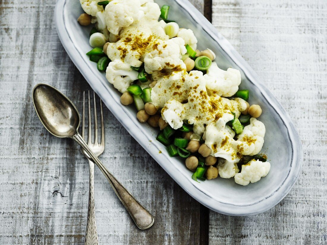 Cauliflower with chickpeas and spring onions