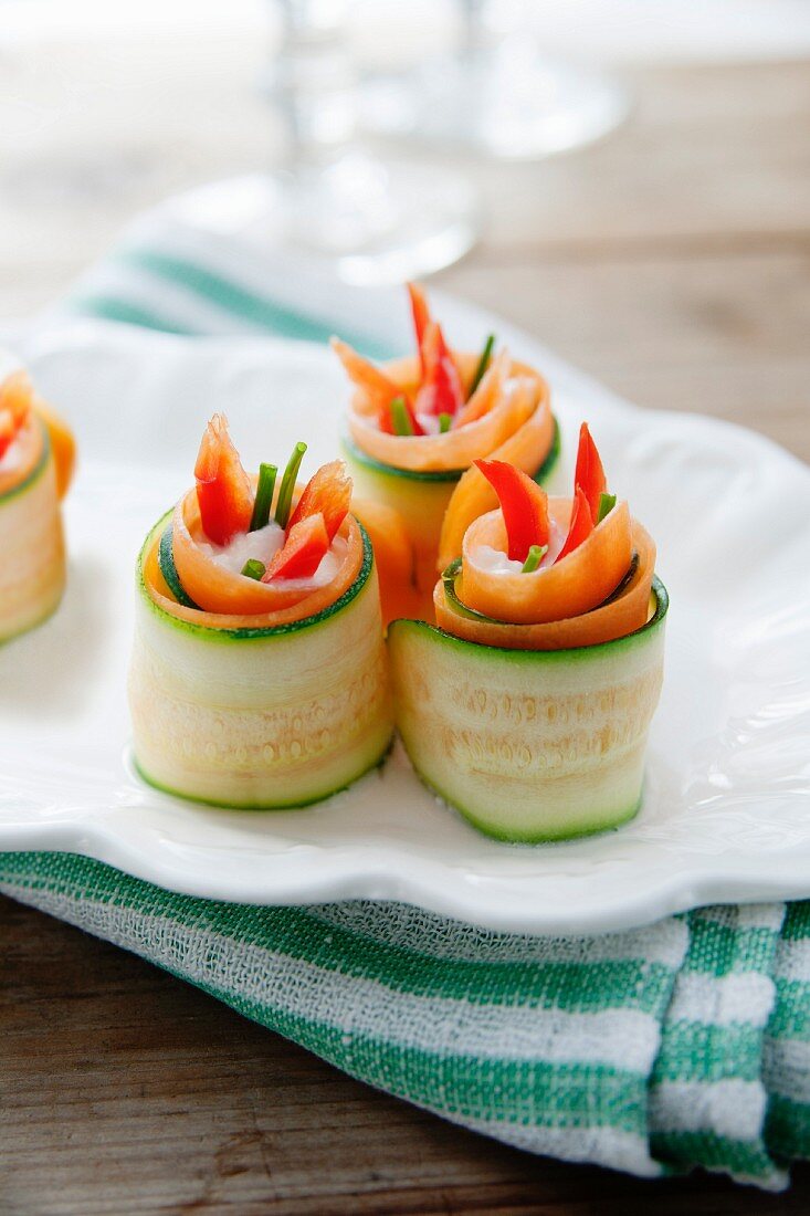 Courgette rolls filled with vegetables and cream cheese