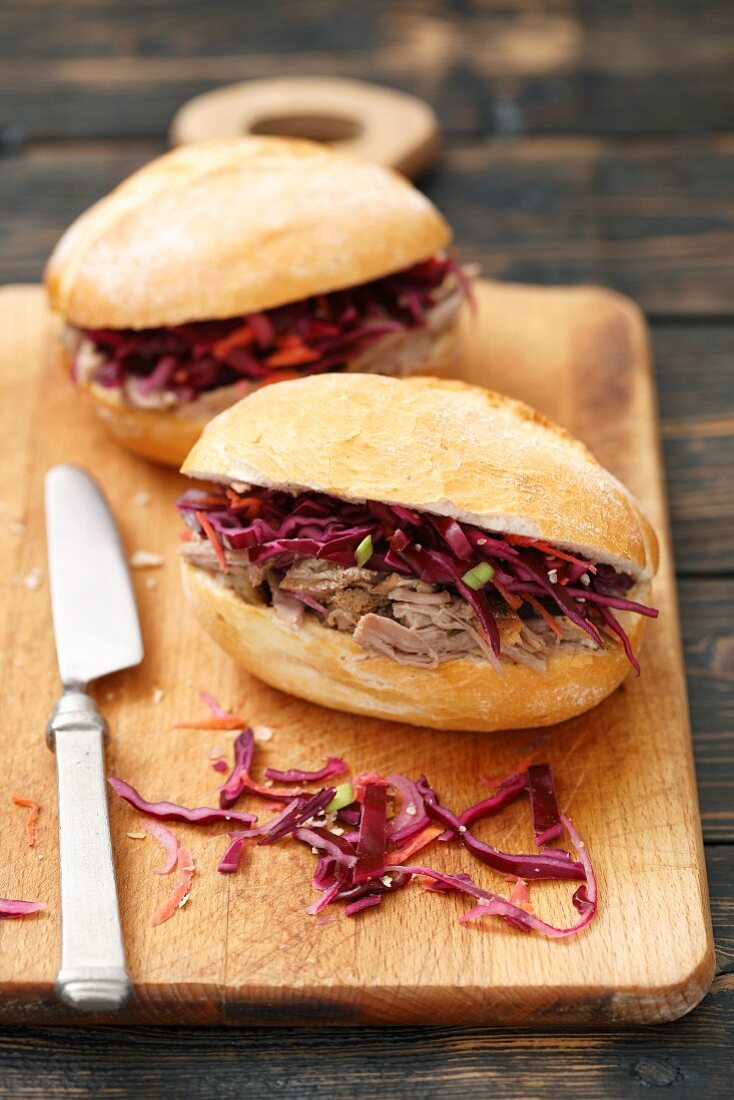 Pulled pork and red cabbage sandwiches