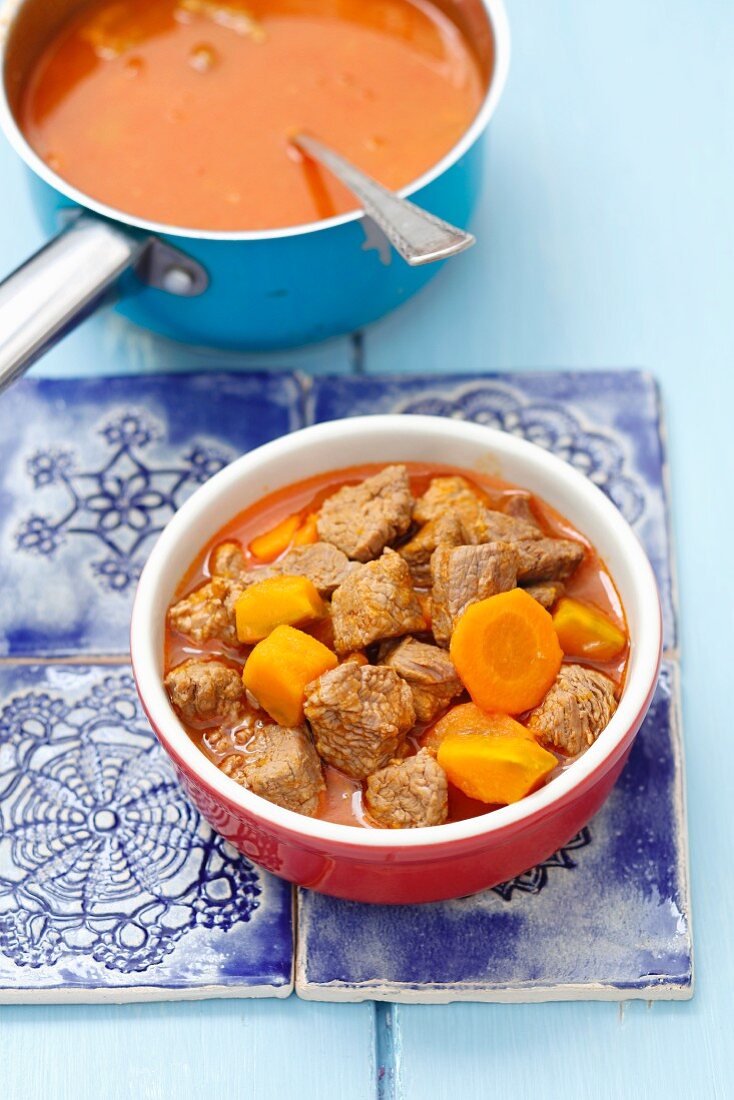 Beef goulash with pumpkin and carrots for dogs