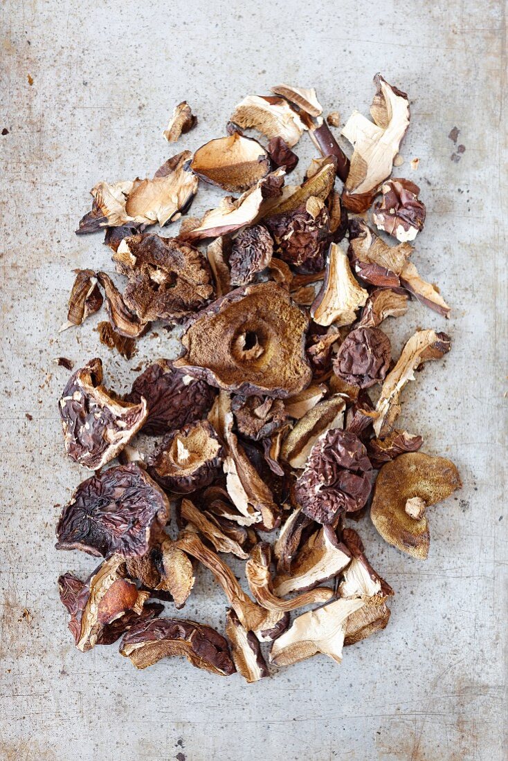 Dried mushrooms (porcini mushrooms and boletes)