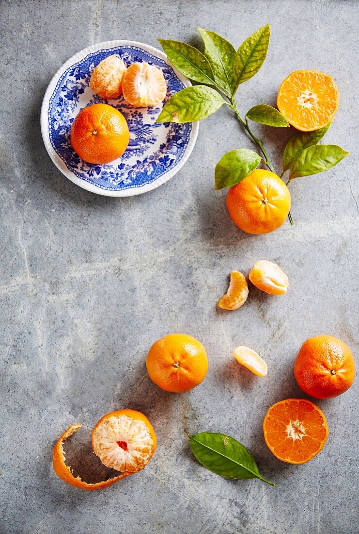 Fresh clementines, whole, peeled and with leaves