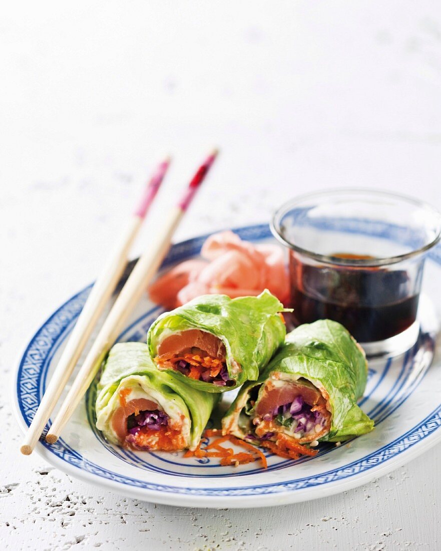 Lettuce rolls filled with smoked salmon with a wasabi dressing (Asia)