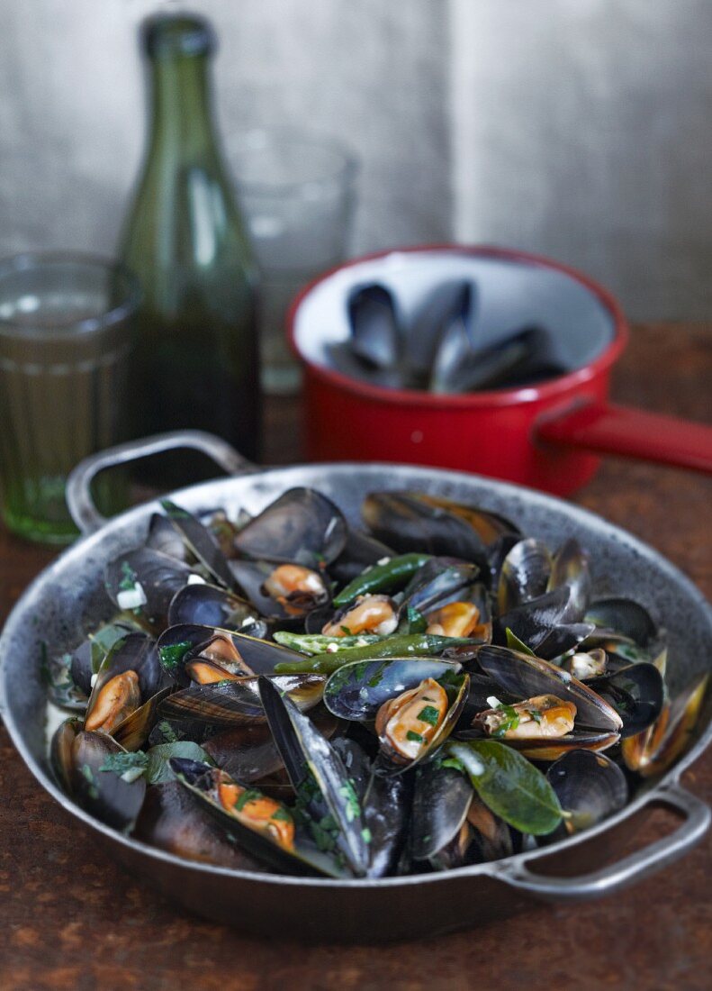 Mussels with herbs and chillis (India)