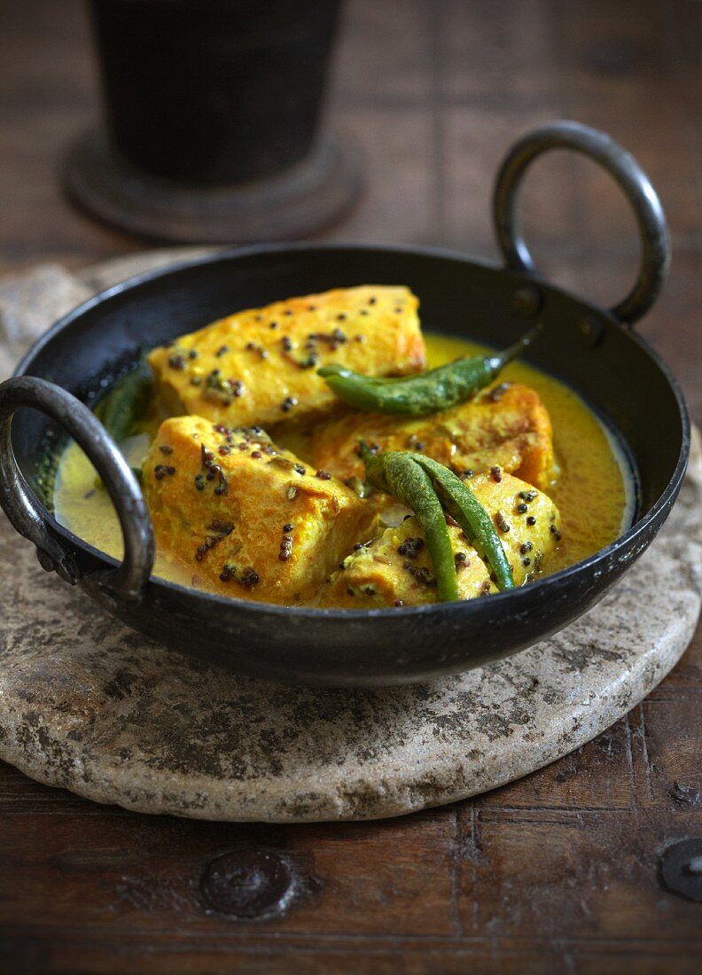 Salmon curry with green chilli peppers (India)