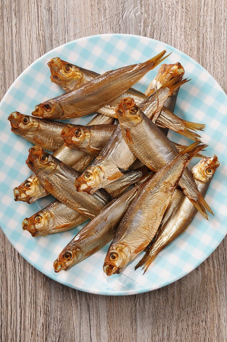 Smoked sprats on a plate (seen from above)
