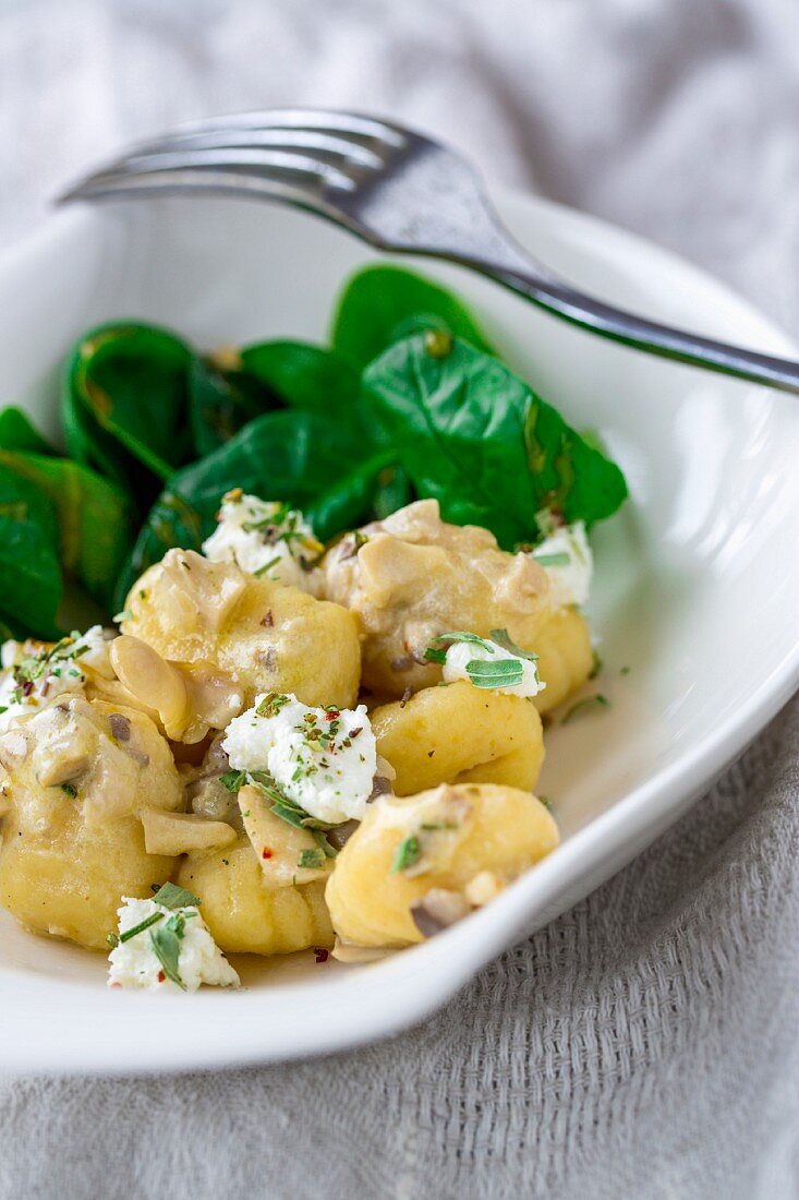 Gnocchi with baby spinach, goat's cheese, herbs and mushrooms