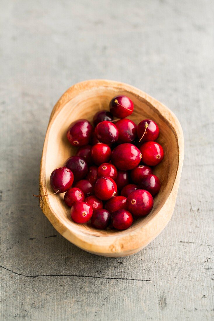 Cranberries in a wooden bowl (seen from above)