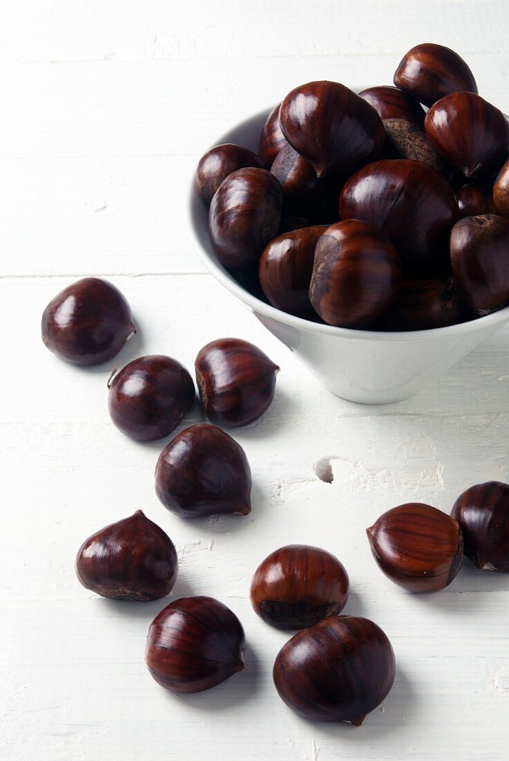 Chestnuts in a bowl and next to it